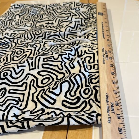 RSQ Keith Haring Figures Men’s Shorts - Picture 5 of 8